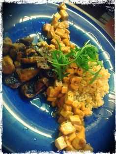 Arroz integral salteado con tofu